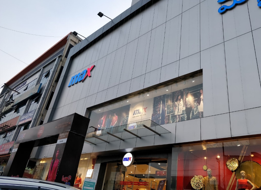 max showroom near to me