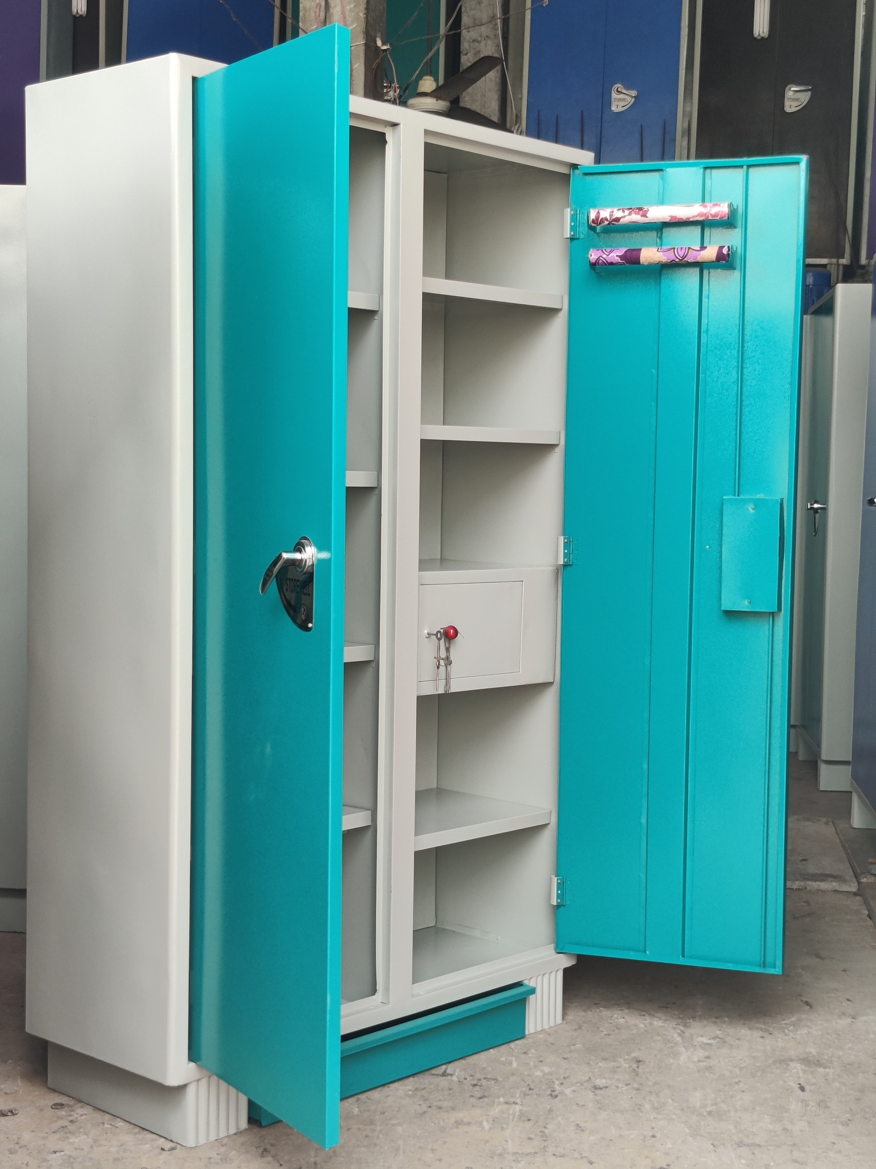 Steel almirah shop near me discount