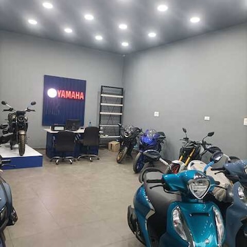 Top Two Wheeler Dealers in Sumitra Nagar Colony Kukatpally