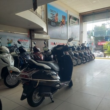 Honda motorbike near me sales