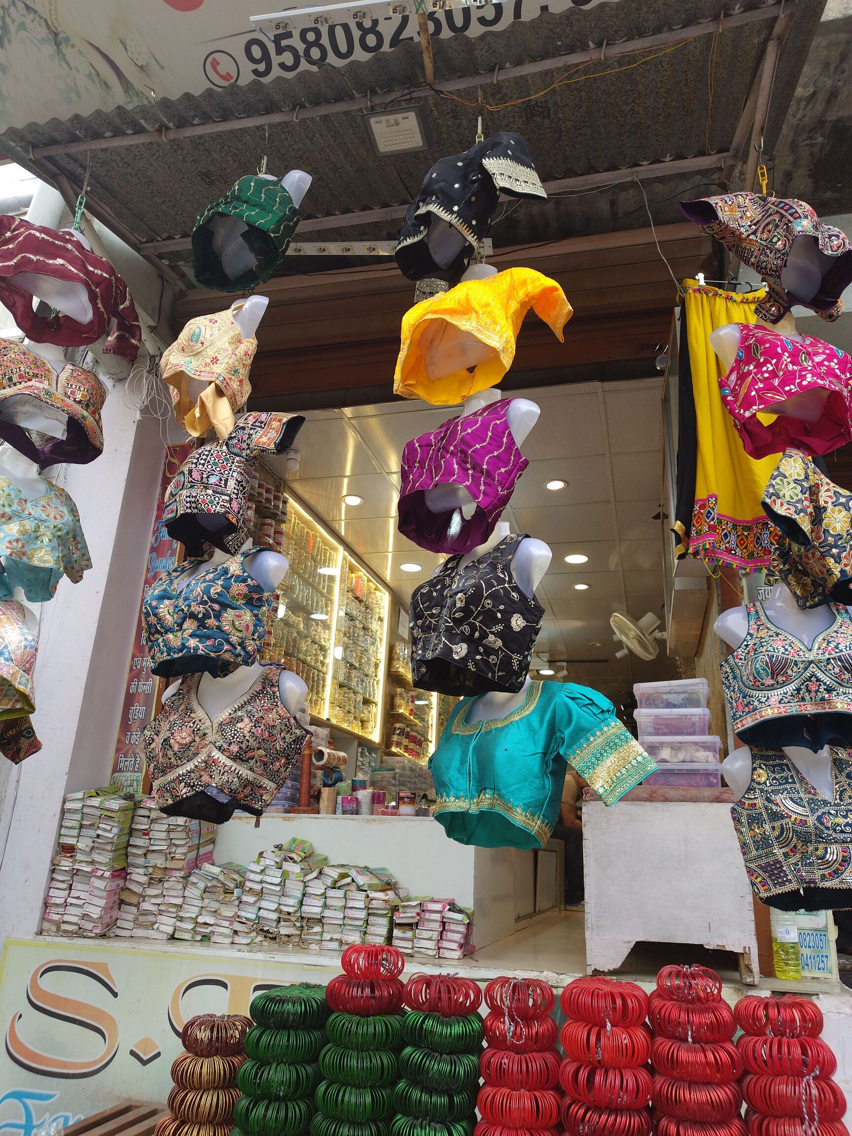 Top Stretchable Blouse Retailers in Bhopal near me - Justdial