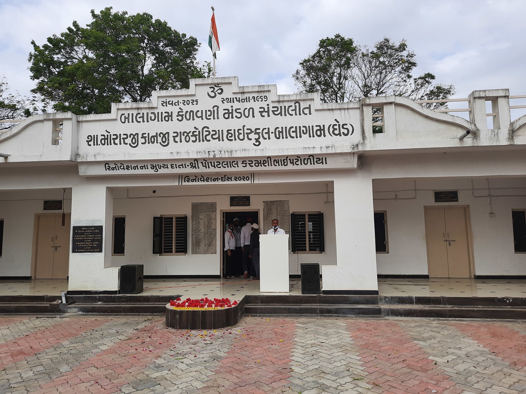 કેશોદનું બામણાસા ગામમાં 3 શાળાઓ, 8 આંગણવાડીઓ અને 80% થી વધુ સાક્ષરતા