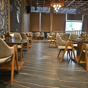 Cosmozin Club & Lounge in Civil Lines,Kanpur - Best Restaurants
