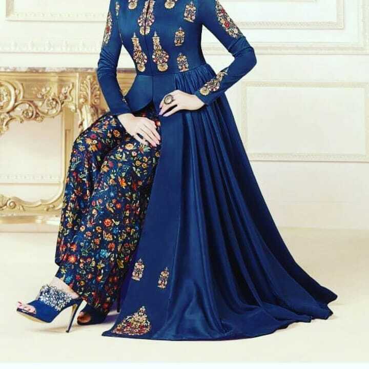 dress designer in kolkata New Fashion Raja Ram Mohan Roy Sarani,Kolkata - Best Saree Wholesalers near me in kolkata famous clothes size:UK 6 Burgundy dress with gold color-natural