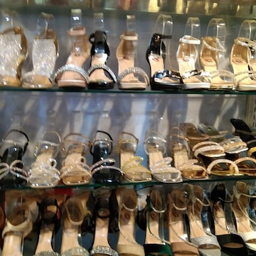 Lady Gaga in Midleton Row,Kolkata - Best Shoe Dealers near me in