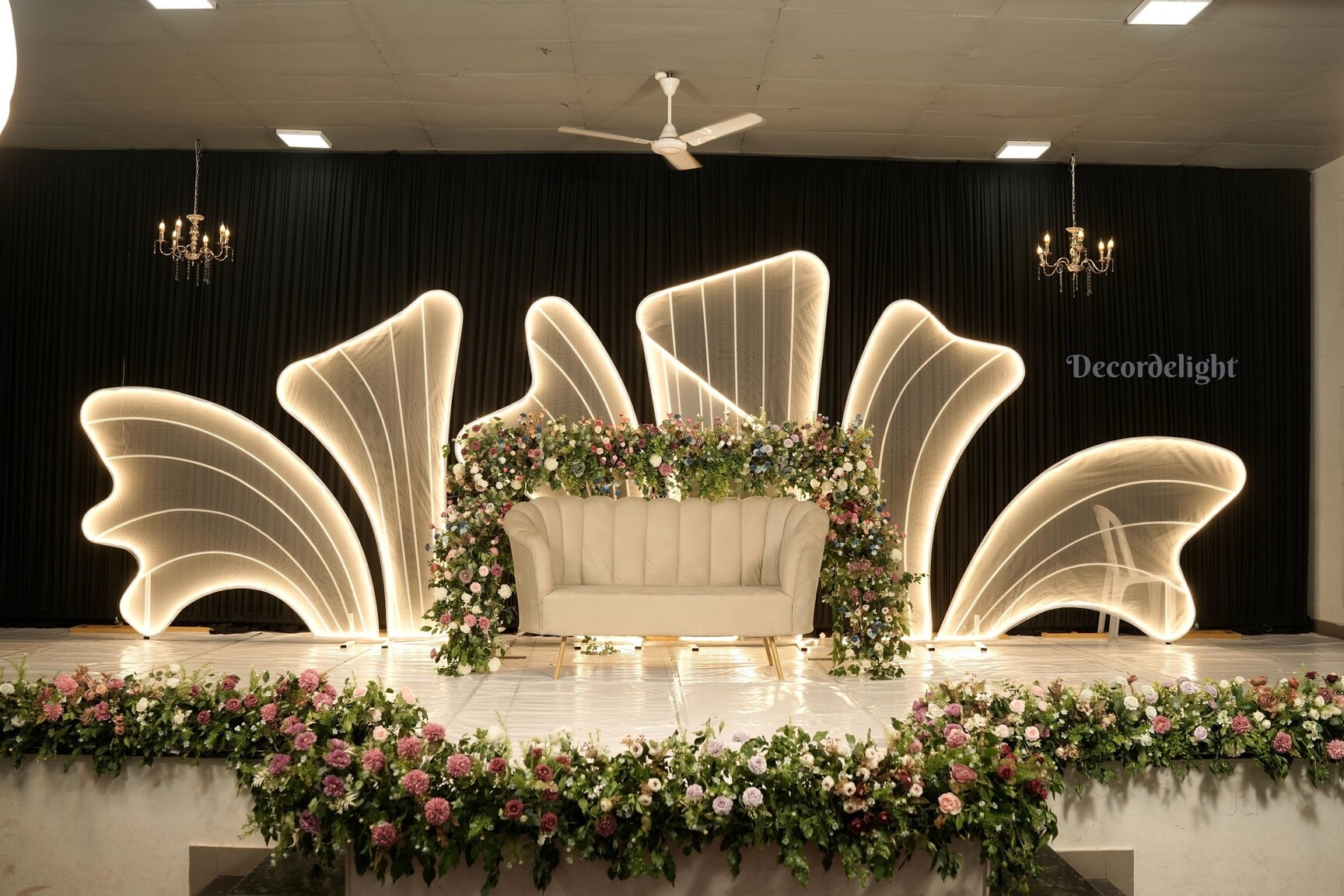 https://content.jdmagicbox.com/v2/comp/kozhikode/c9/0495px495.x495.250501224101.e8c9/catalogue/decor-delight-kozhikode-stage-decorators-cubls7da5m.jpg