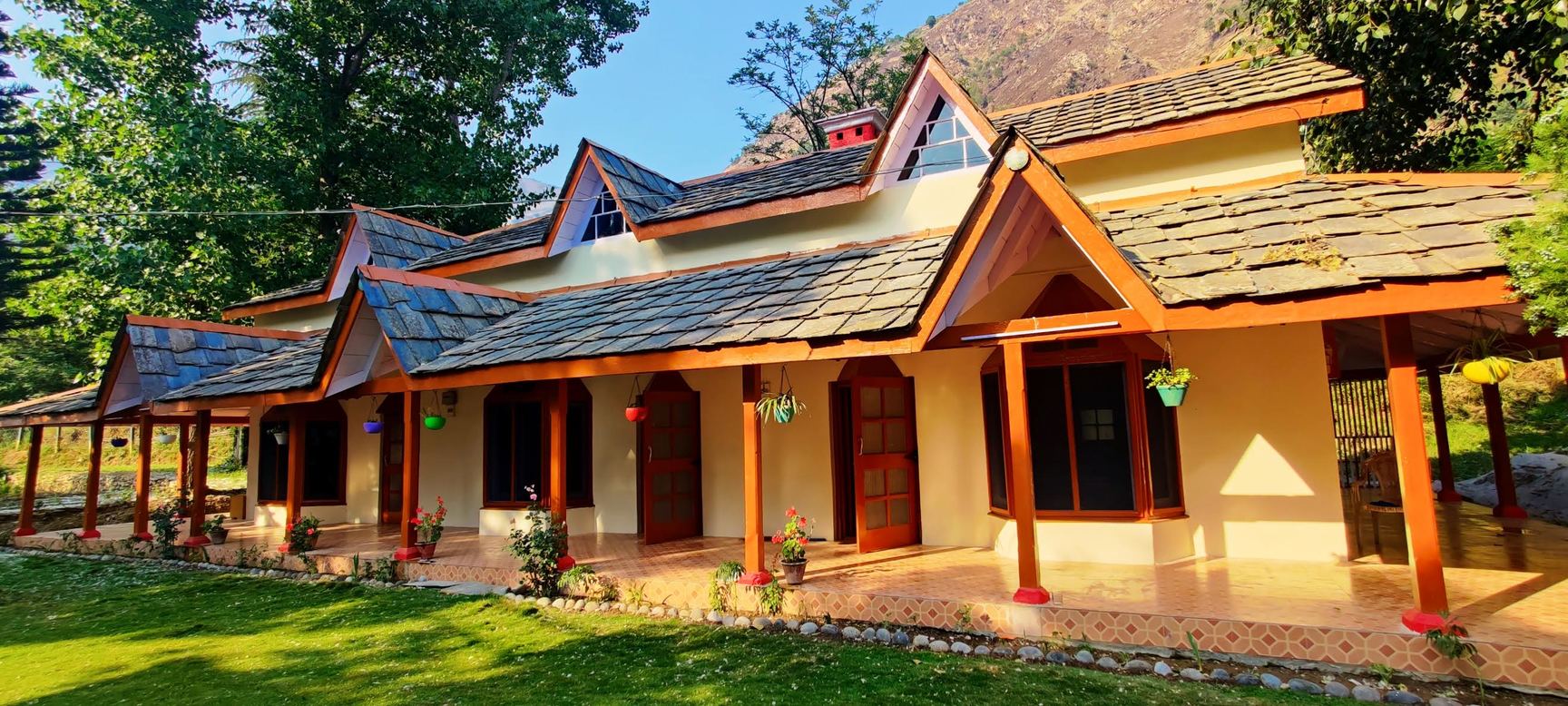 [Image: bhuin-forest-rest-house-bhuntar-kullu-gu...8lfiR4.jpg]