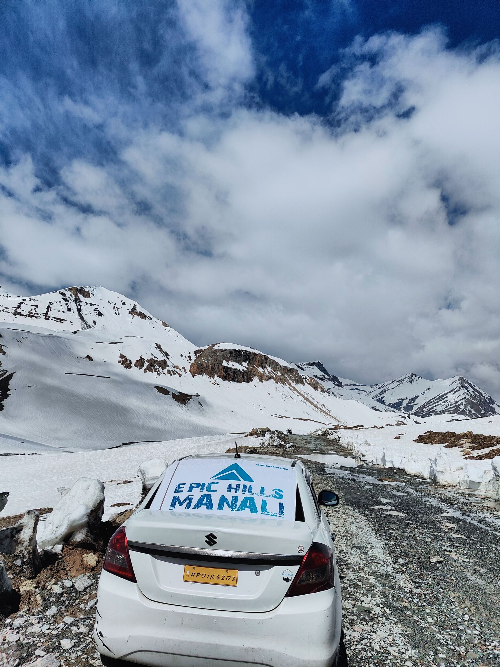 激安超安値 For Services Taxi Top Airport Car Airport Best - Kullu in ピンズ・ピンバッジ・缶バッジ