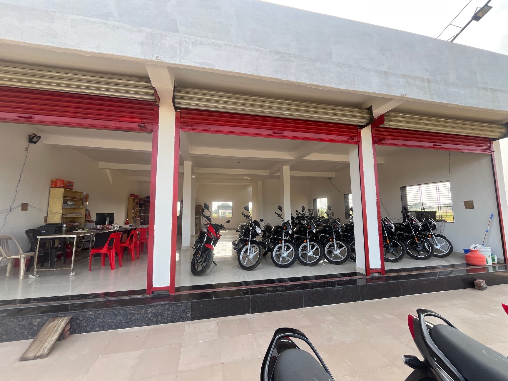 Hero splendor plus showroom new arrivals