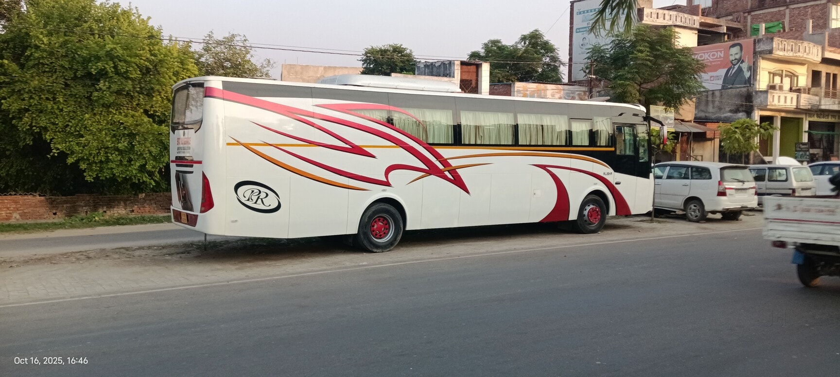 Top Bus Services near Gurudwara Naka Hindola,Lucknow - Best Bus