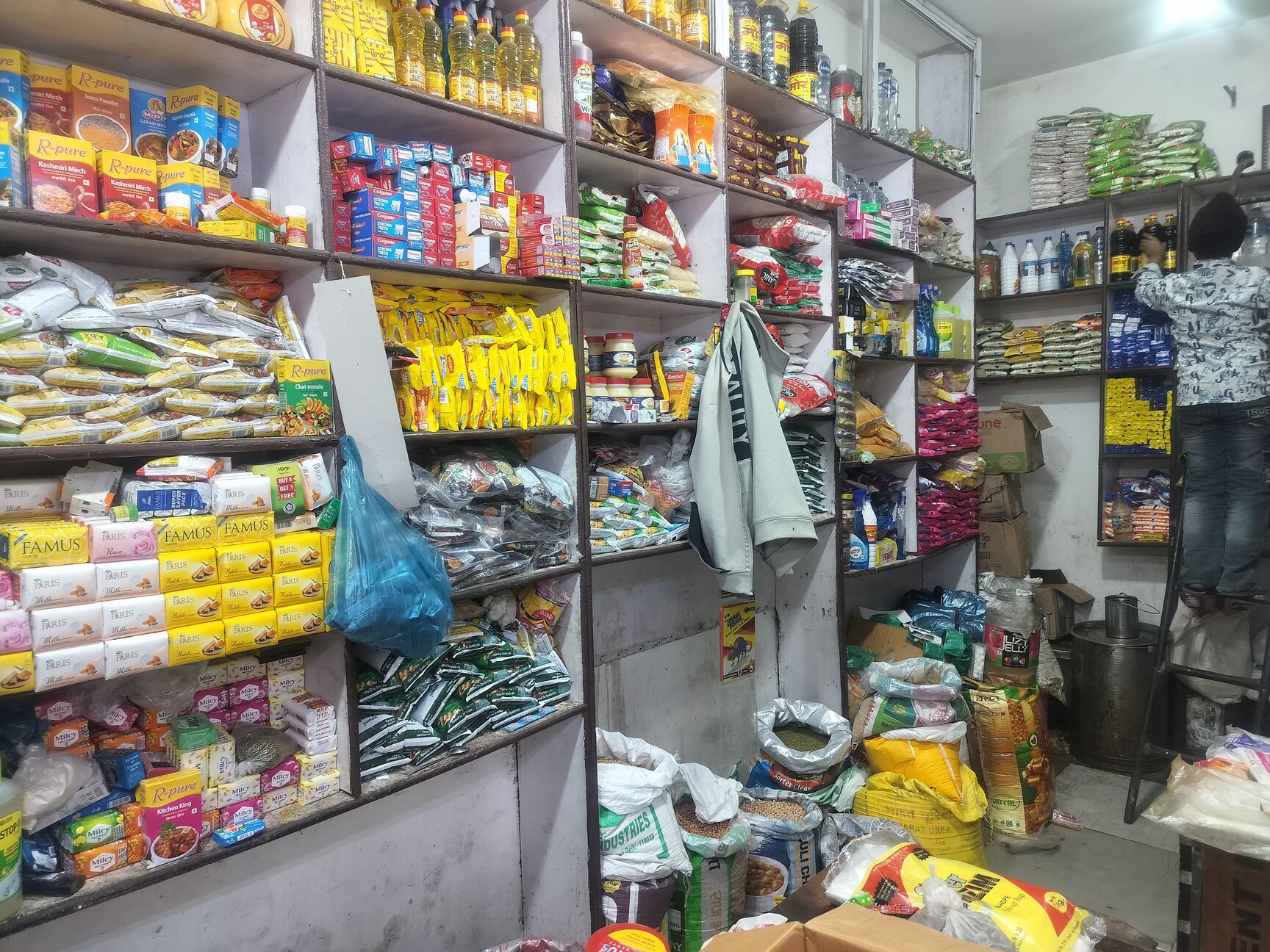 Top Supermarkets in Shivpuri Chowk - Best Grocery Stores near me