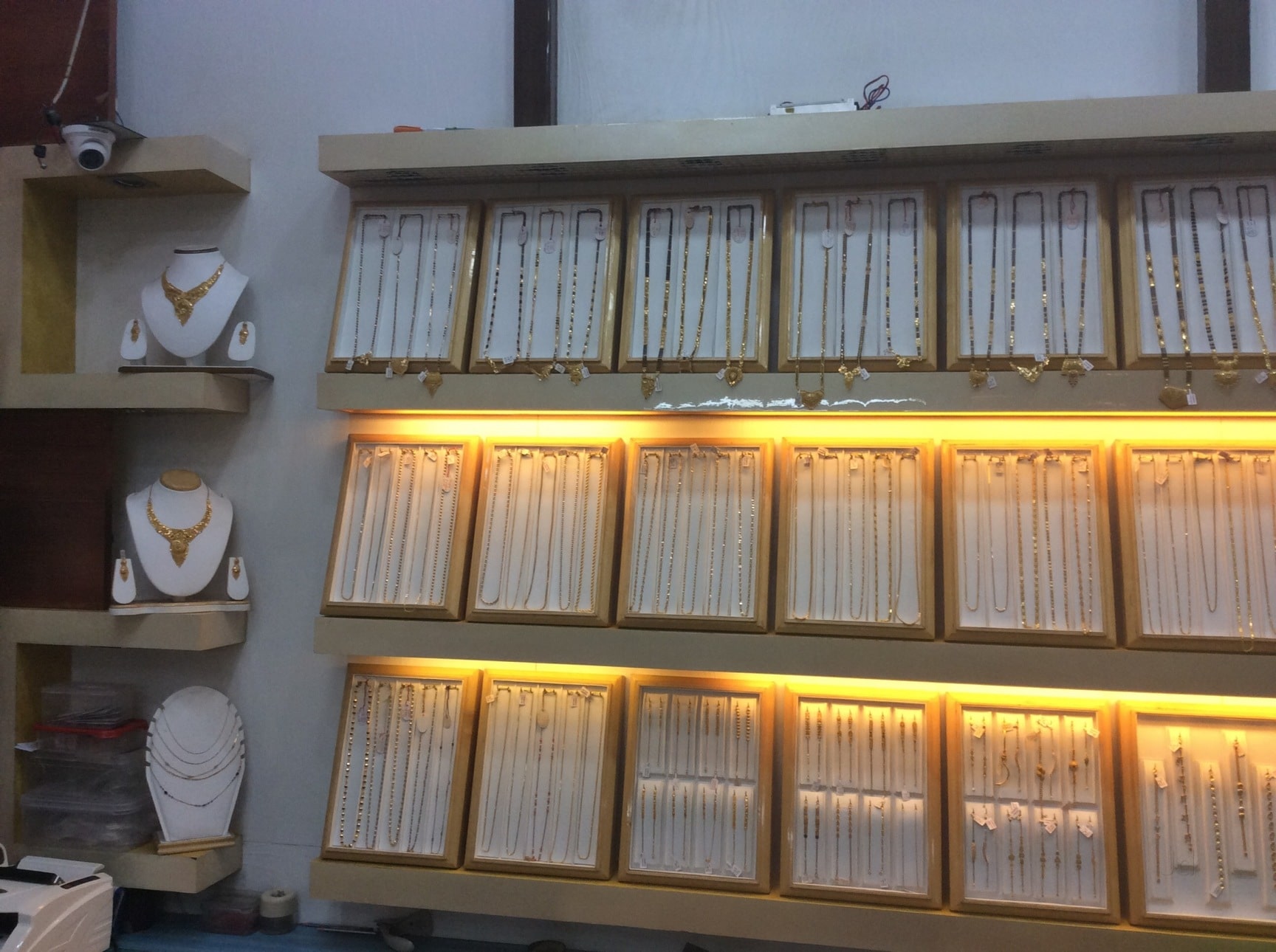 Small gold shops near me outlet
