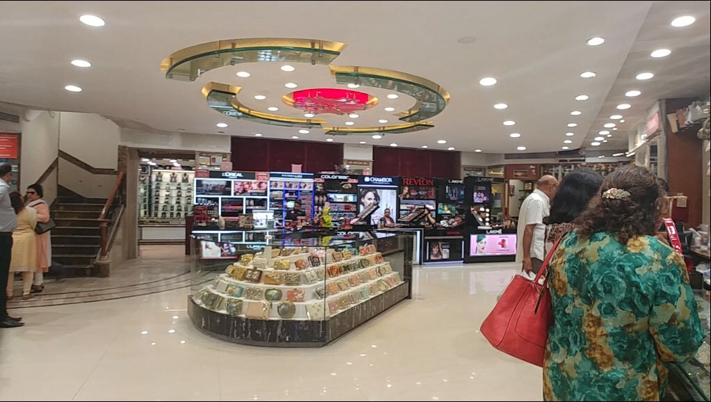 Bandra west jewellery showrooms store