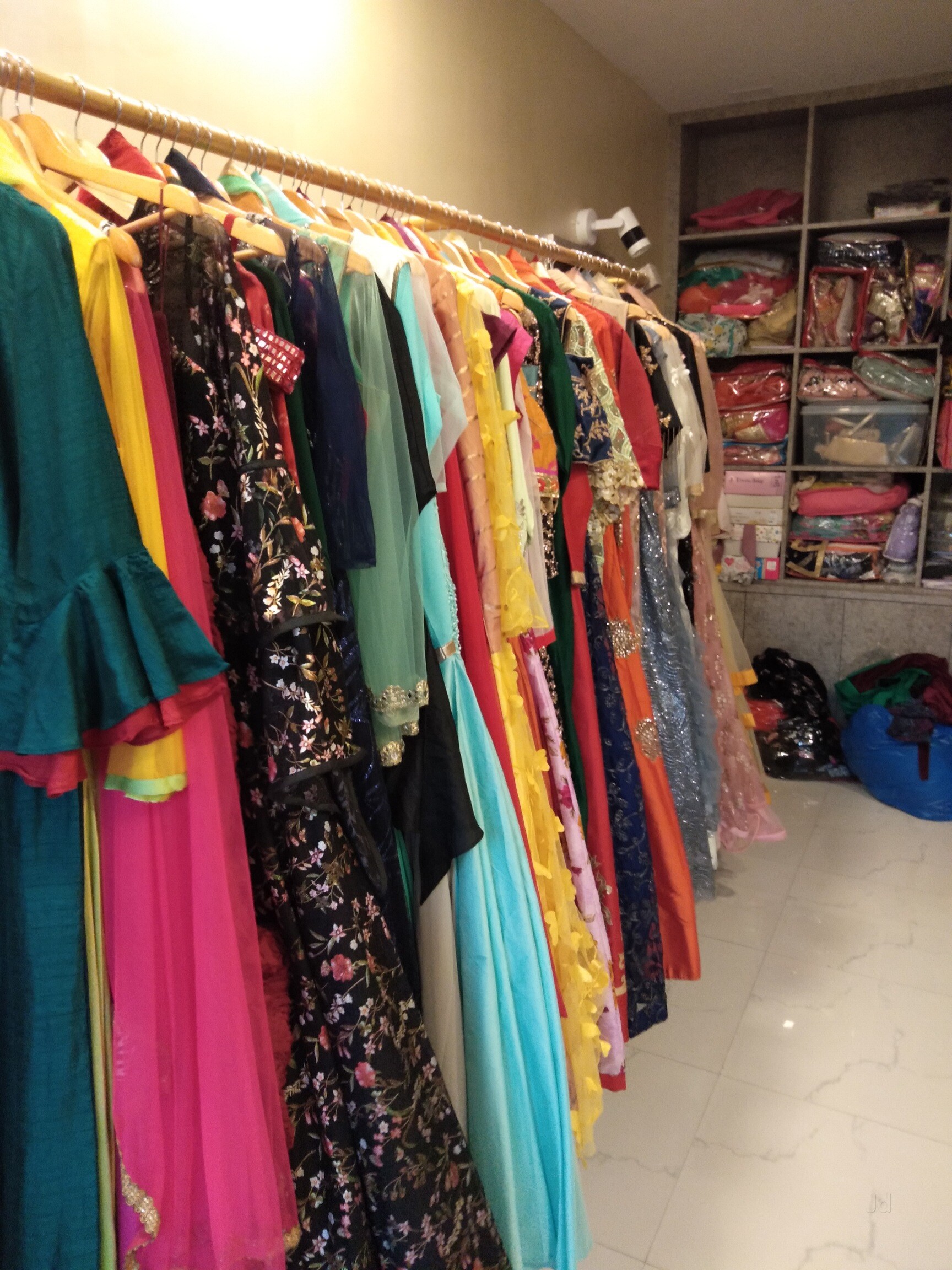 Fancy dress shop in mira road shop
