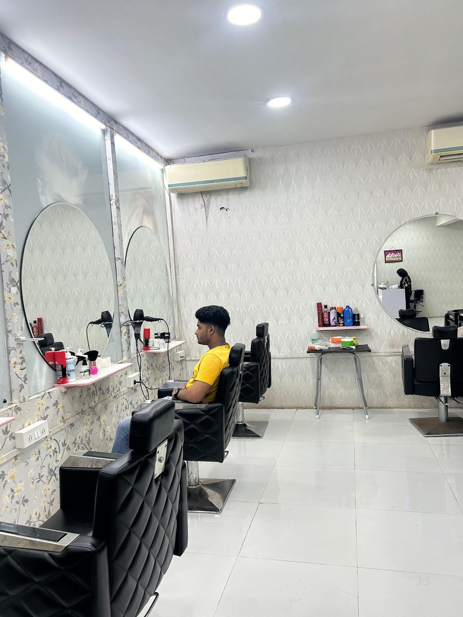 Top Salons in Garware Chowk Andheri East Mumbai Best Beauty Salon near me Justdial