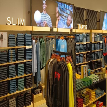 Levis borivali discount