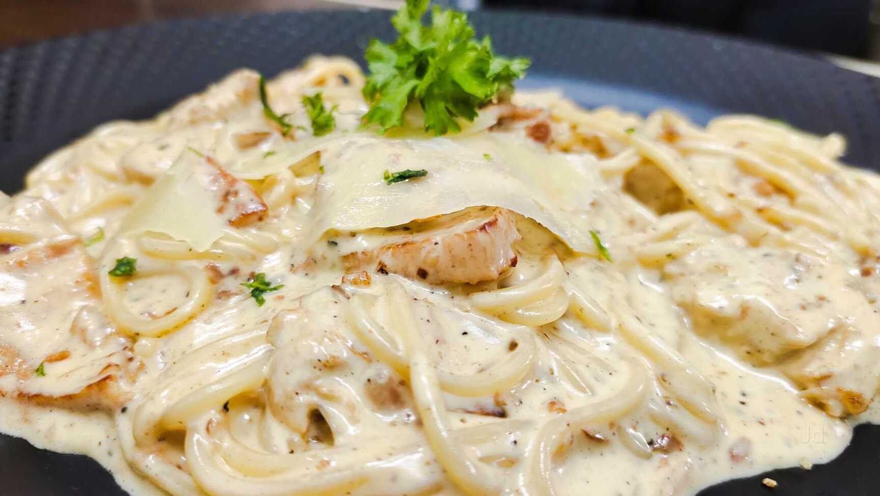 Uch kishilik jinsiy aloqa mmf