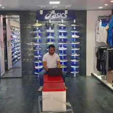 Asics store bandra best sale