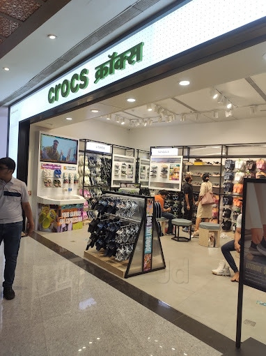 outlet mall crocs store