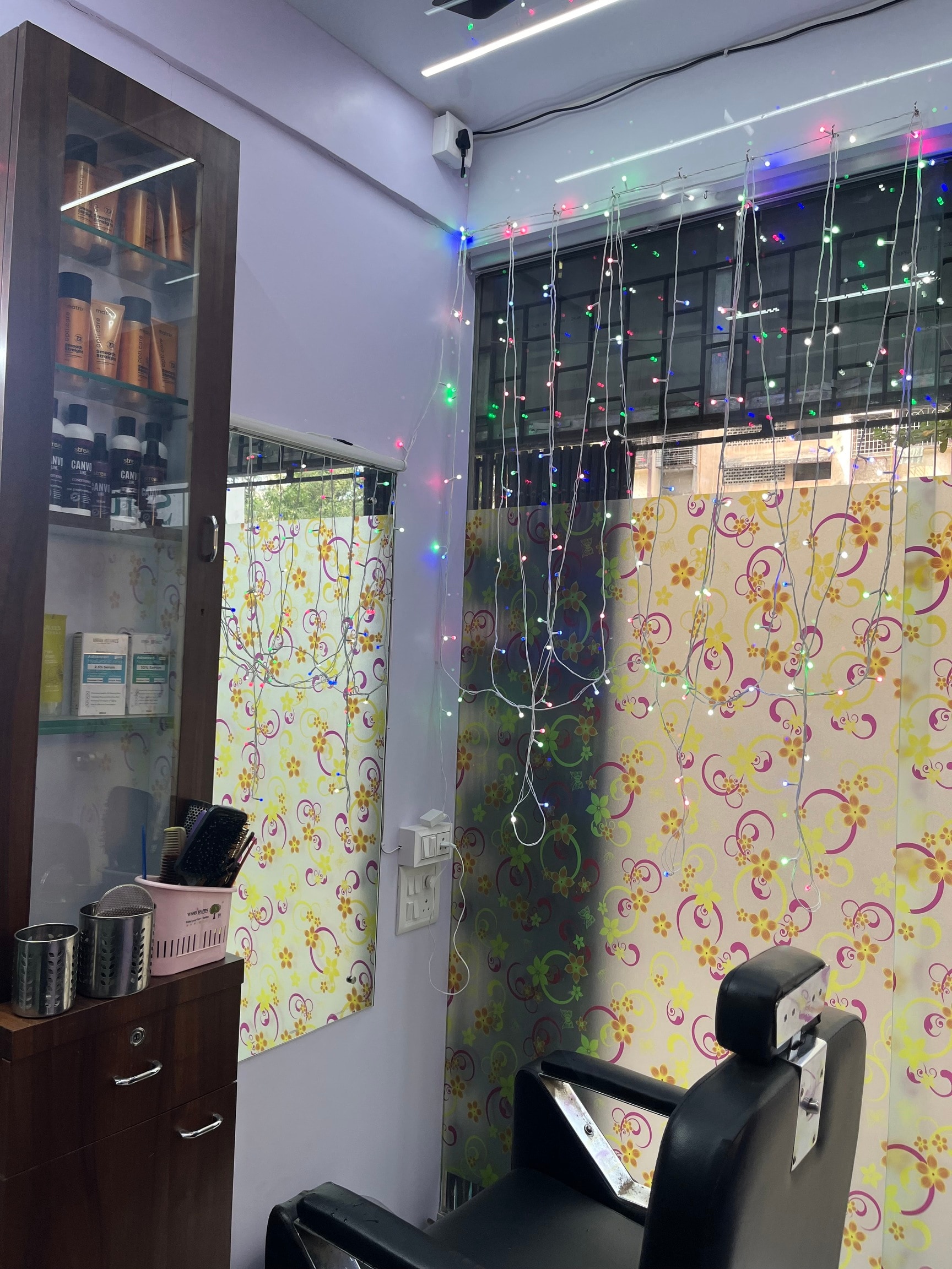 Varsha Beauty Parlour in Kandivali West,Mumbai Best Beauty Parlours