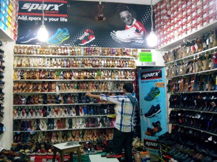 nike showroom in ghatkopar