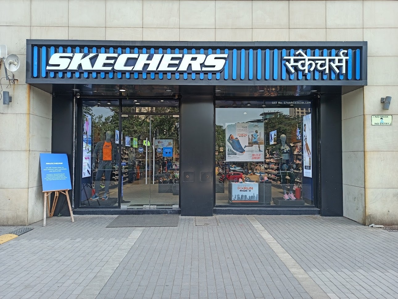 Skechers in oberoi mall online