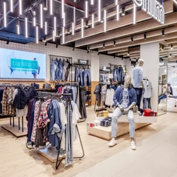 Qirolicha Tarzanni soradi