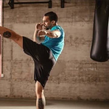 Online kickboxing classes with bag outlet