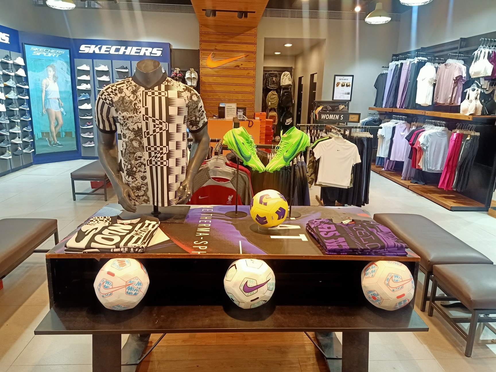 22 Photos of Nike And Skechers Store Iscon Mega Mall in Sarkhej Gandhinagar Highway Ahmedabad Justdial