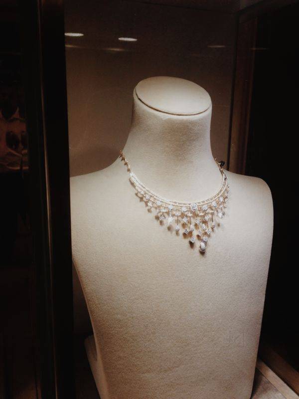 Tanishq evara shop