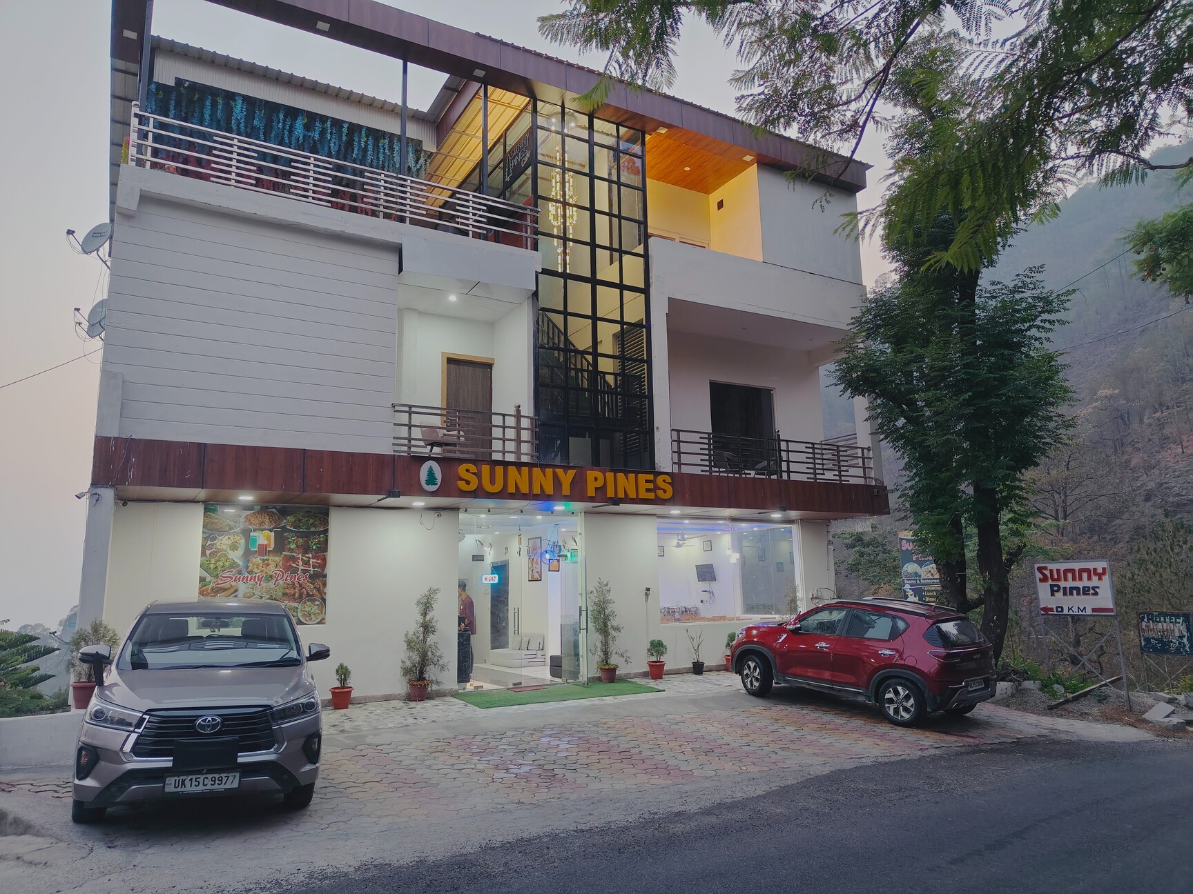 Hotels Near Lansdowne Market