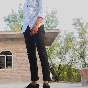 शिवगढ़ में डे-नाइट क्रिकेट टूर्नामेंट: स्थानीय प्रतिभाओं के लिए मंच