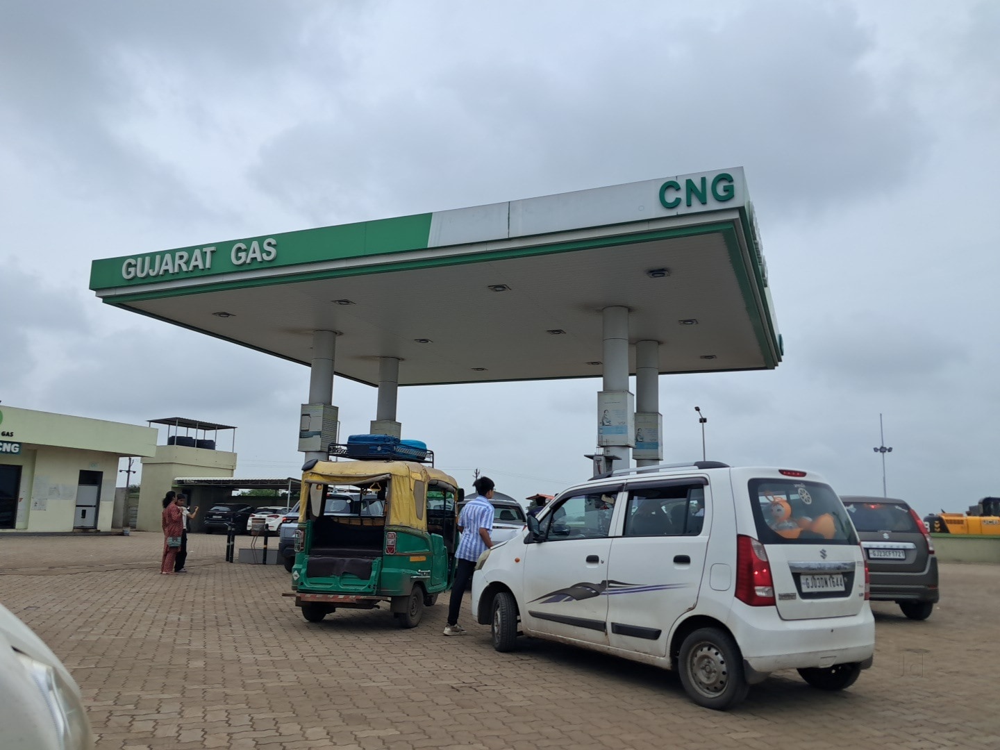gujarat-gas-cng-pump-in-virpur-rajkot-best-cng-filling-stations-near