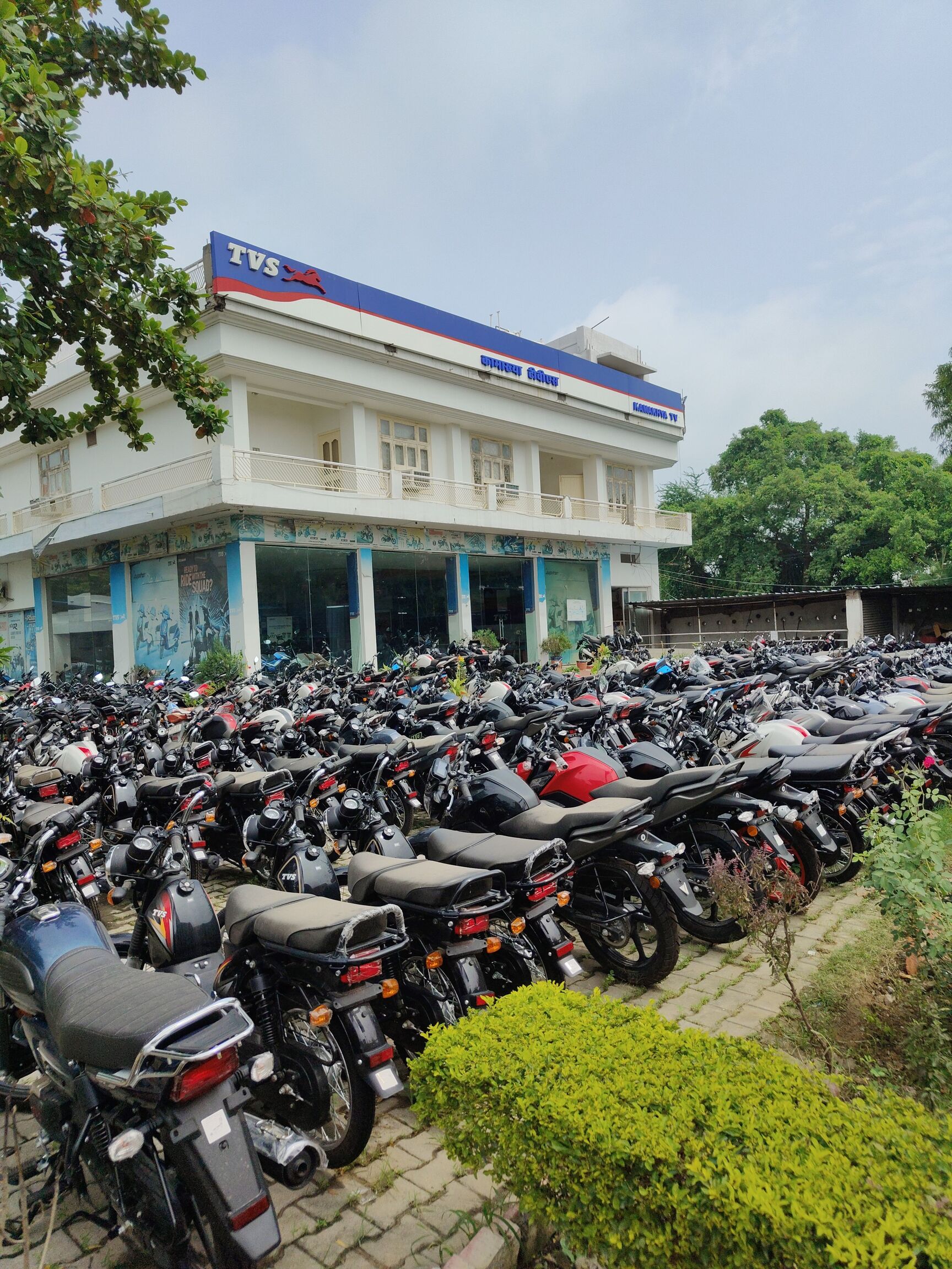 Top TVS Raider 125 Motorcycle Dealers in Gandhi Nagar Extension