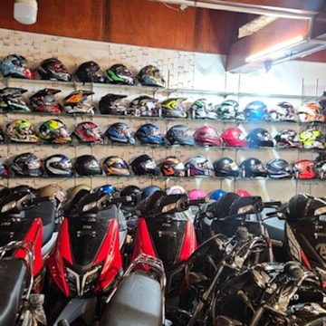 showroom suzuki bike accessories shop near me