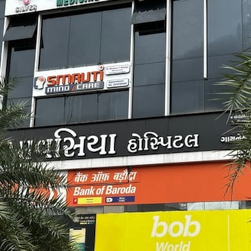 Keksa ayol blowjob qiz Kaltak dushdagi odamga josuslik qiladi