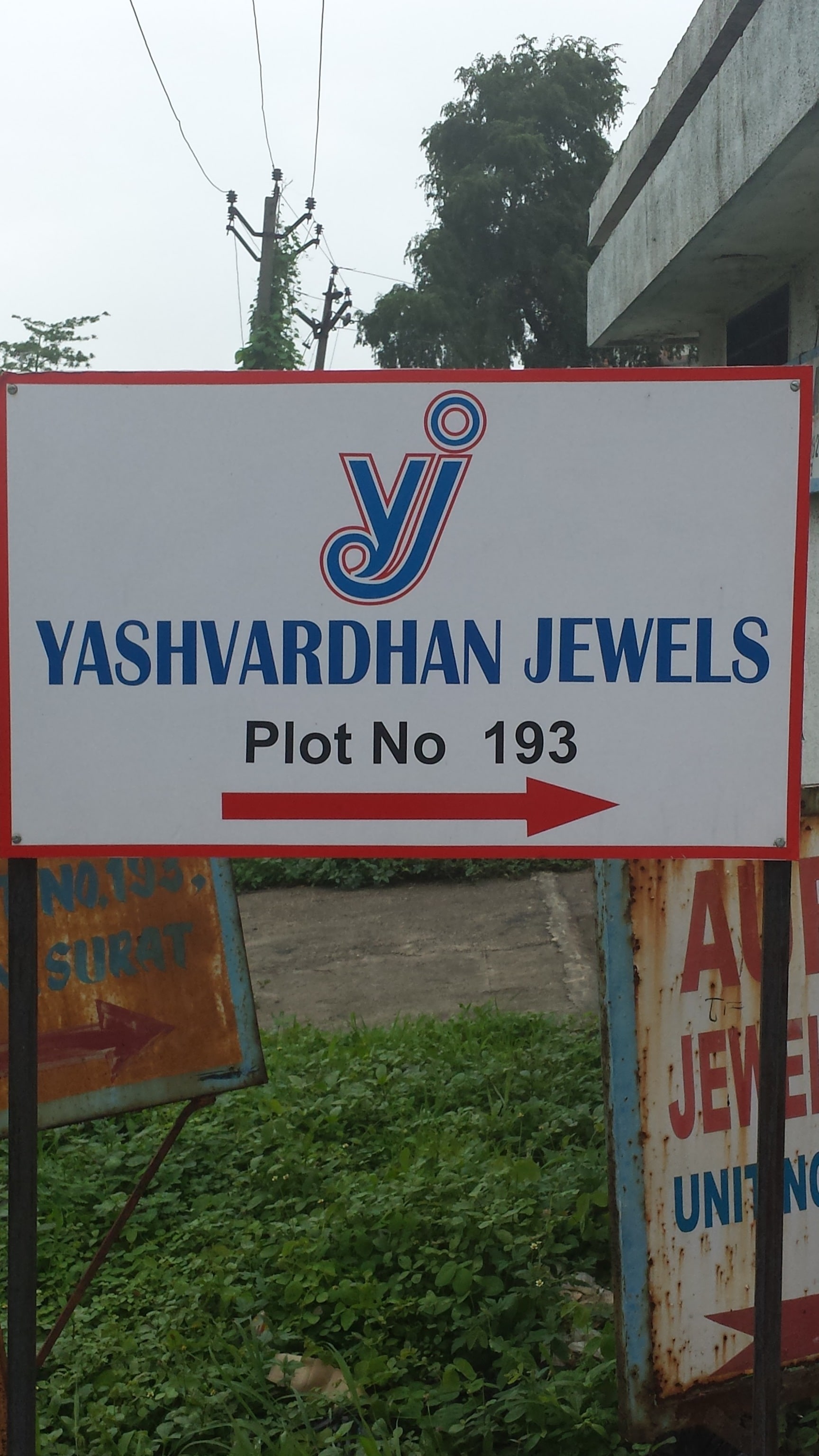 Busty slut qattiq becerdin oladi