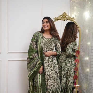 Top Chiffon Bandhani Saree Manufacturers in Surat near me - Justdial