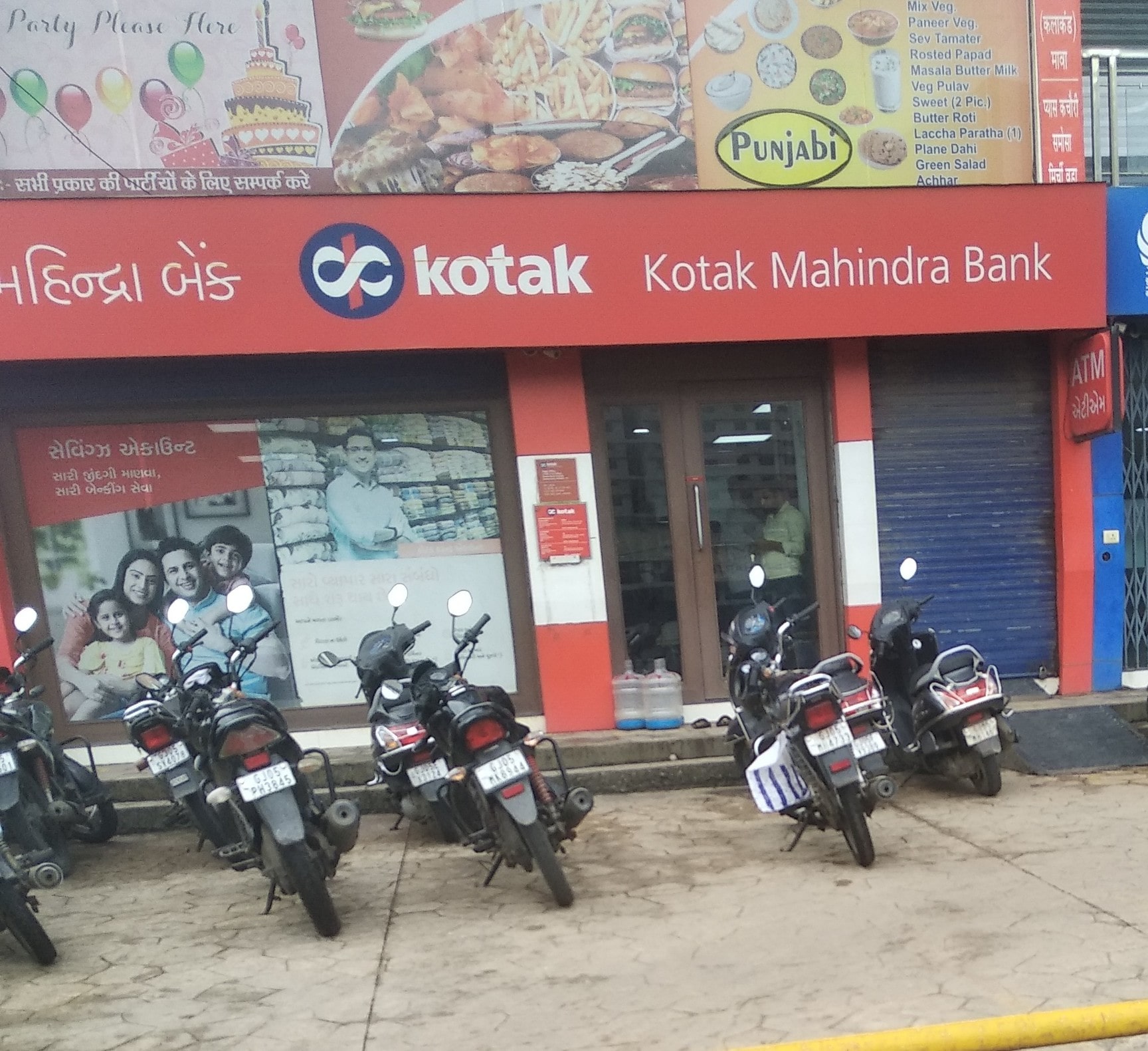 Kotak 811 & Savings Accounts in Chauta Bazaar, Surat – Zero