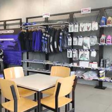 Yamaha showroom kaimanam cheap