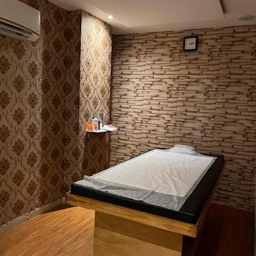  Spa in Sundar Nagar massage room