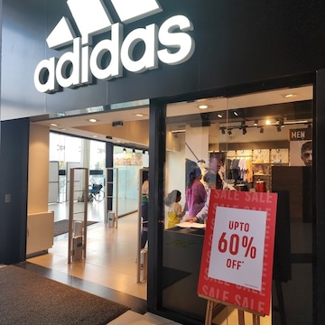 una adidas apparel